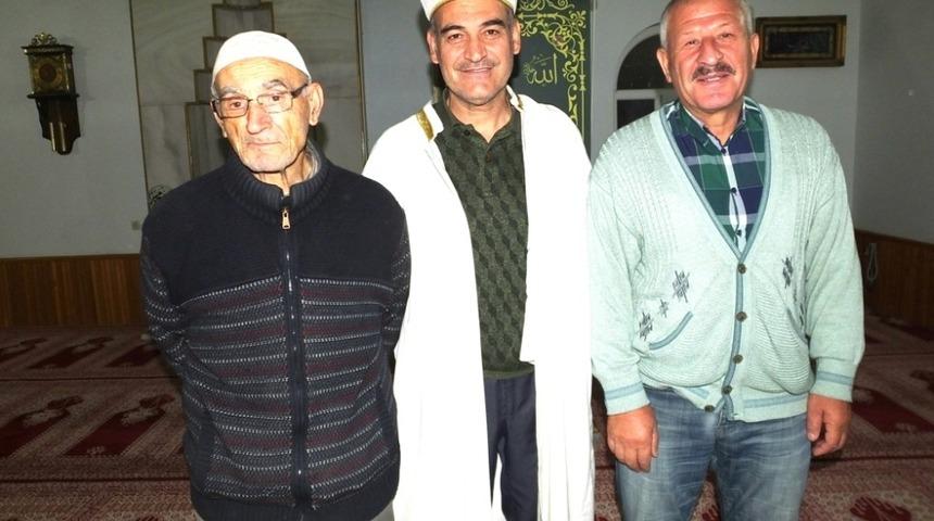 83&rsquo;l&uuml;k dede 34 yıldır g&ouml;n&uuml;ll&uuml; m&uuml;ezzinlik yapıyor