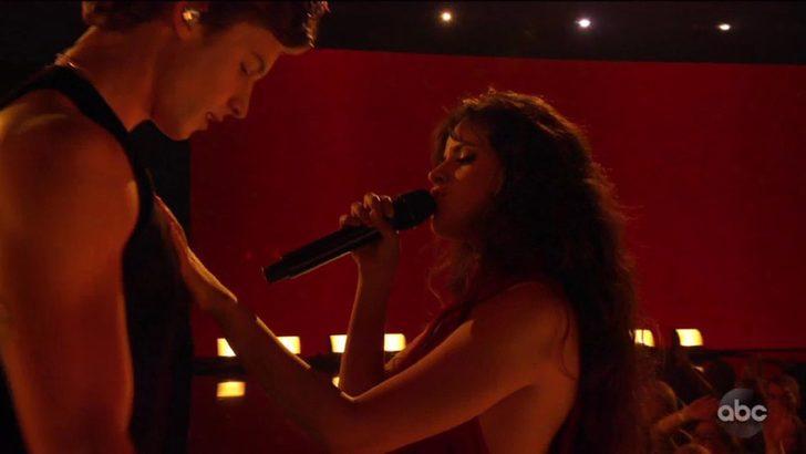 Camila Cabello ile Shawn Mendes gösteriyi öpüşmeden bitirdi! G4