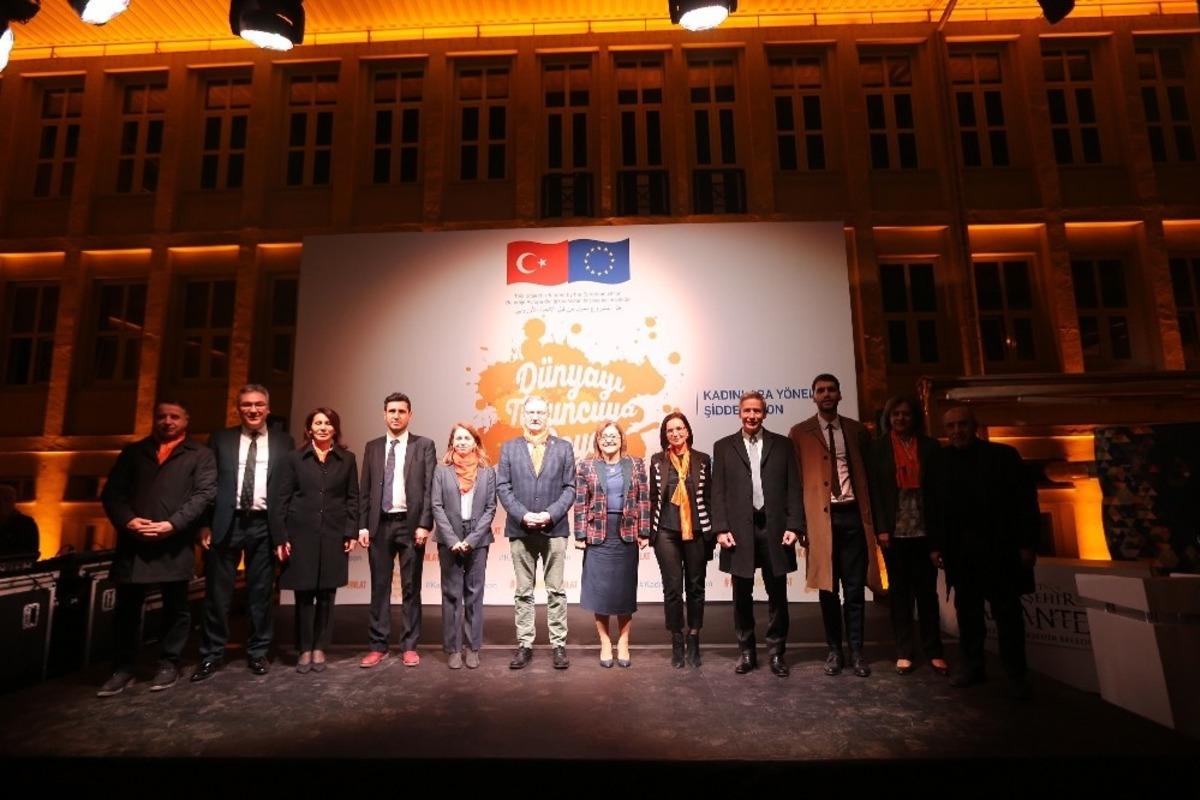 Gaziantep kadınlar i&ccedil;in turuncuya boyandı