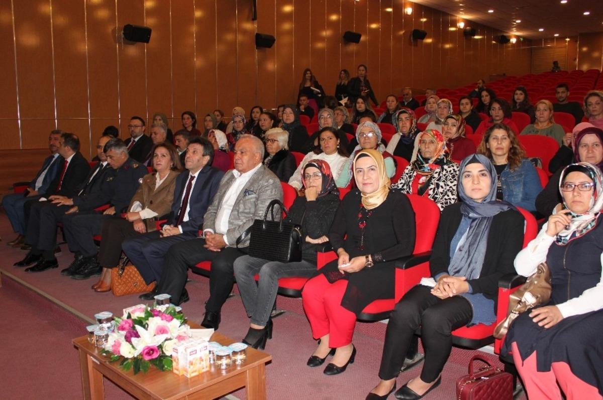 Erdemli "Kadına Şiddete Hayır" dedi