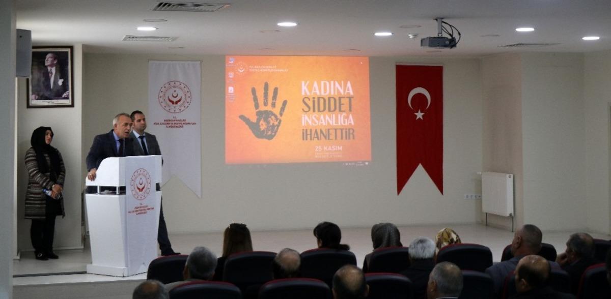 Erzincan&rsquo;da "Kadına Y&ouml;nelik Şiddetle M&uuml;cadele G&uuml;n&uuml;" m&uuml;nasebetiyle farkındalık programı d&uuml;zenlendi