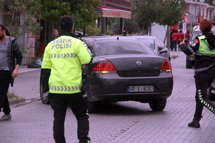 Otomobil yaya geçidinde öğrenciye çarptı G4