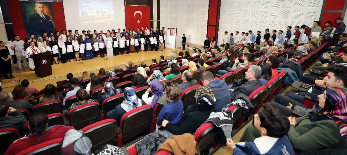 D&uuml;nya Diş Hekimleri G&uuml;n&uuml;&rsquo;nde beyaz &ouml;nl&uuml;k giydiler