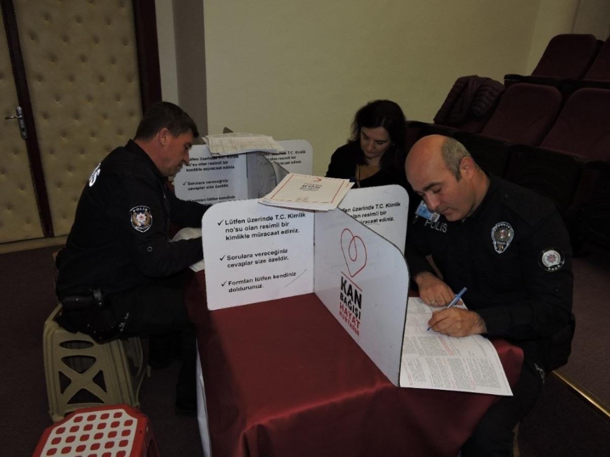 Sinop Emniyetinden Kızılay&rsquo;a kan bağışı