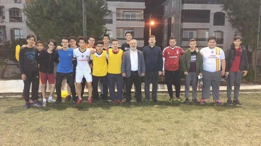 Buldan M&uuml;ft&uuml;l&uuml;ğ&uuml; gen&ccedil;ler i&ccedil;in halı saha turnuvası d&uuml;zenledi