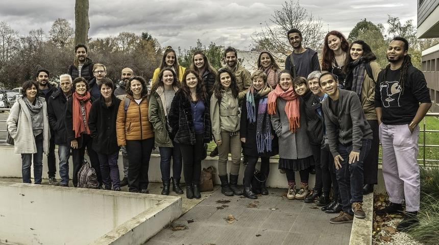 Gen&ccedil;lik Merkezleri Fransa&rsquo;da