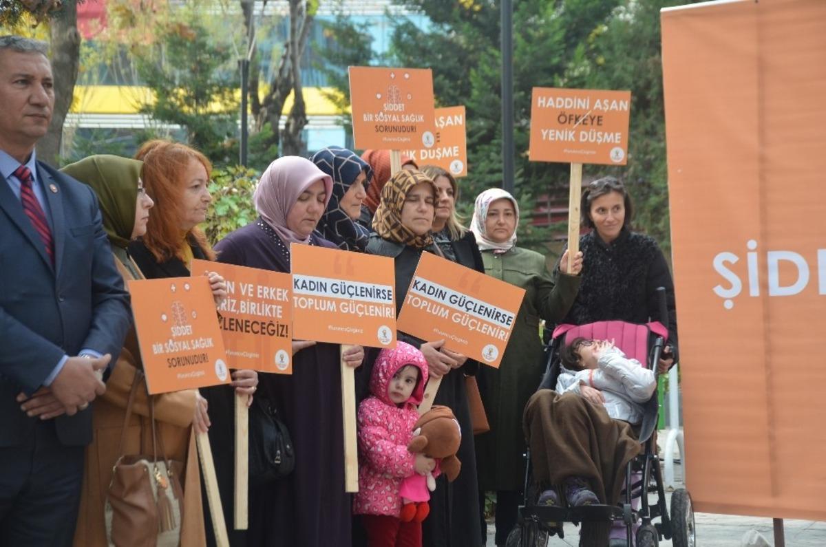 AK Kadınlardan Kadına Y&ouml;nelik Şiddetle M&uuml;cadele Uluslararası Dayanışma G&uuml;n&uuml; a&ccedil;ıklaması