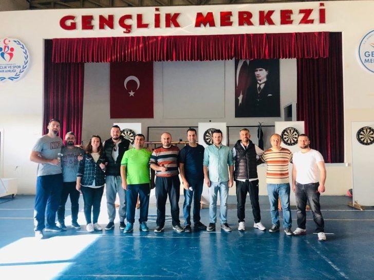 Öğretmenler dartta hünerlerini sergiledi G1