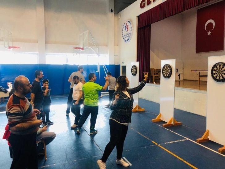 Öğretmenler dartta hünerlerini sergiledi G2