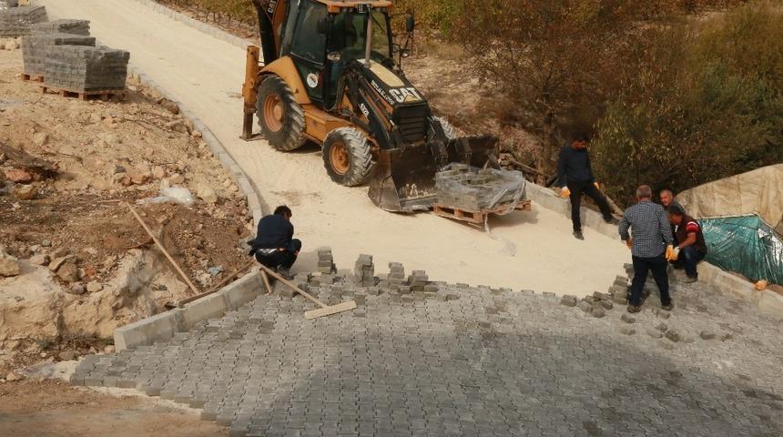 Toroslar’da kilit parke yol çalışması