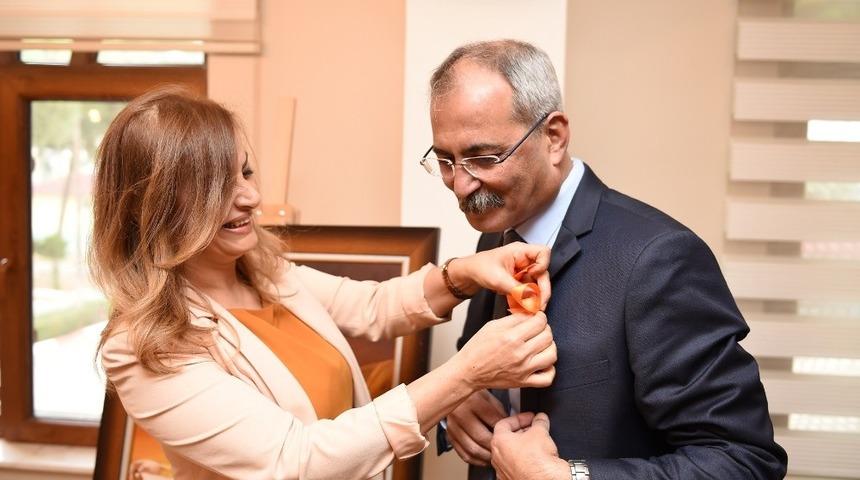 Tarsus Belediyesi, kadına şiddete karşı turuncuya büründü