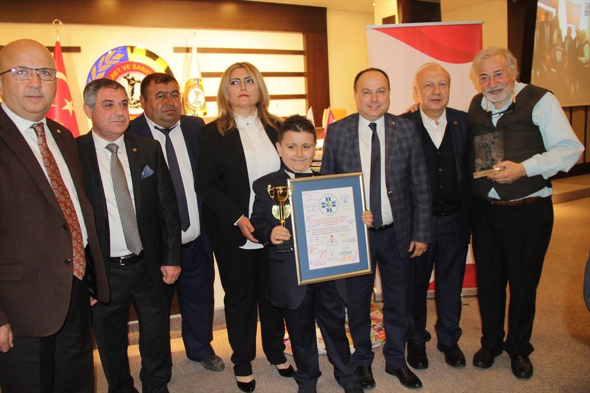 D&ouml;rt ayda 1053 kitap okuyan 8 yaşındaki &ccedil;ocuk Guinness Rekorlar Kitabı'nda