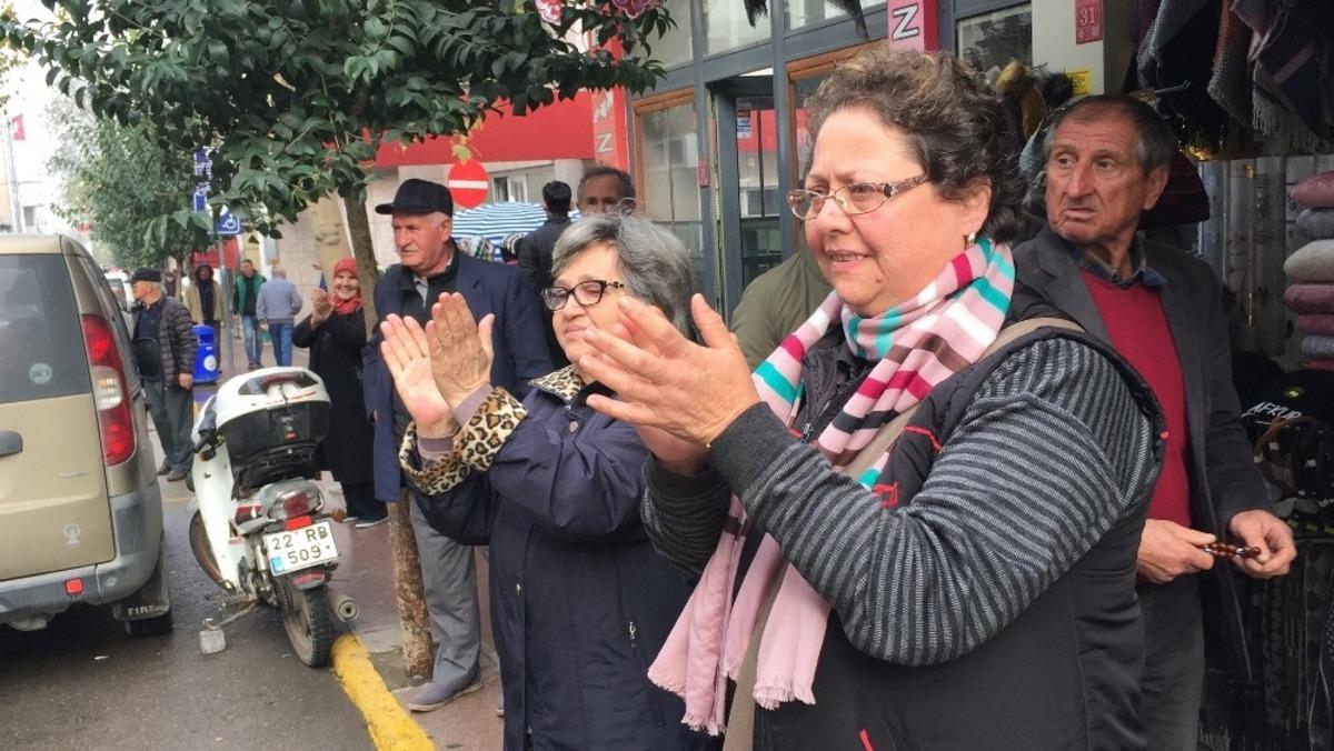 Keşanlı kadınlar şiddete karşı y&uuml;r&uuml;d&uuml;ler