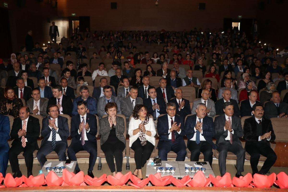 Karab&uuml;k&rsquo;te &ouml;ğretmenler g&uuml;n&uuml; t&ouml;renle kutlandı