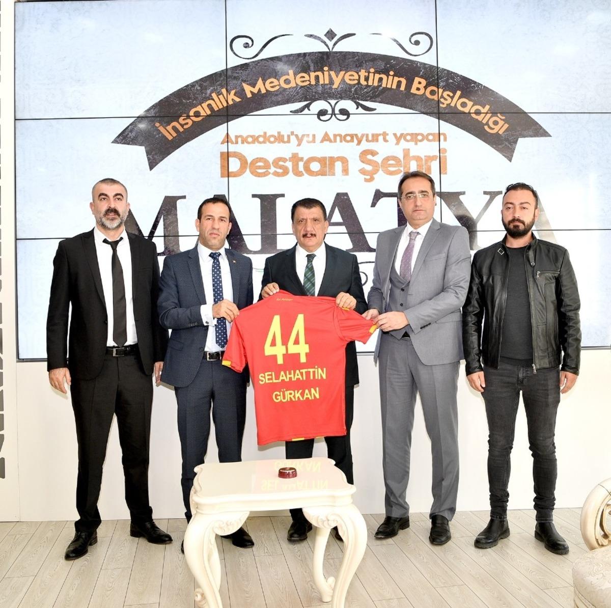 Yeni Malatyaspor y&ouml;netimi Başkan G&uuml;rkan&rsquo;ı ziyaret etti