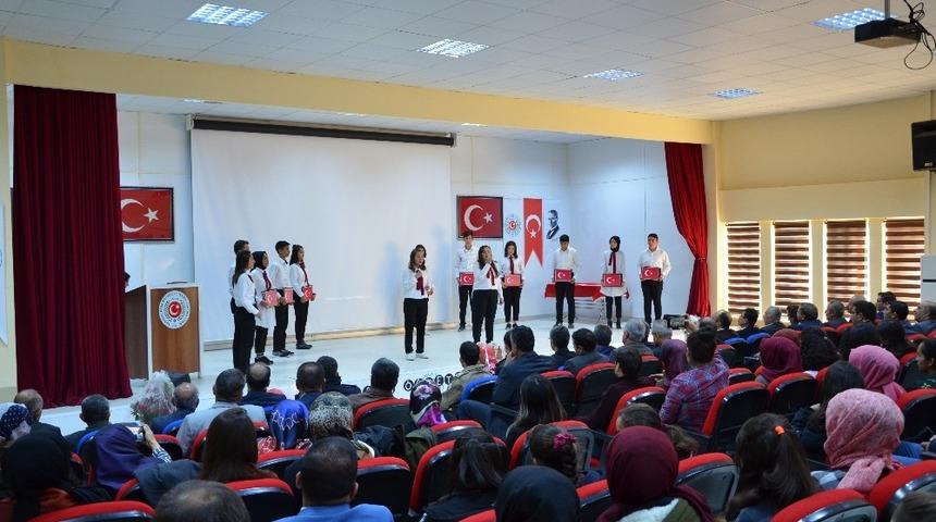 Darende&rsquo; de &Ouml;ğretmenler G&uuml;n&uuml;  programı d&uuml;zenlendi