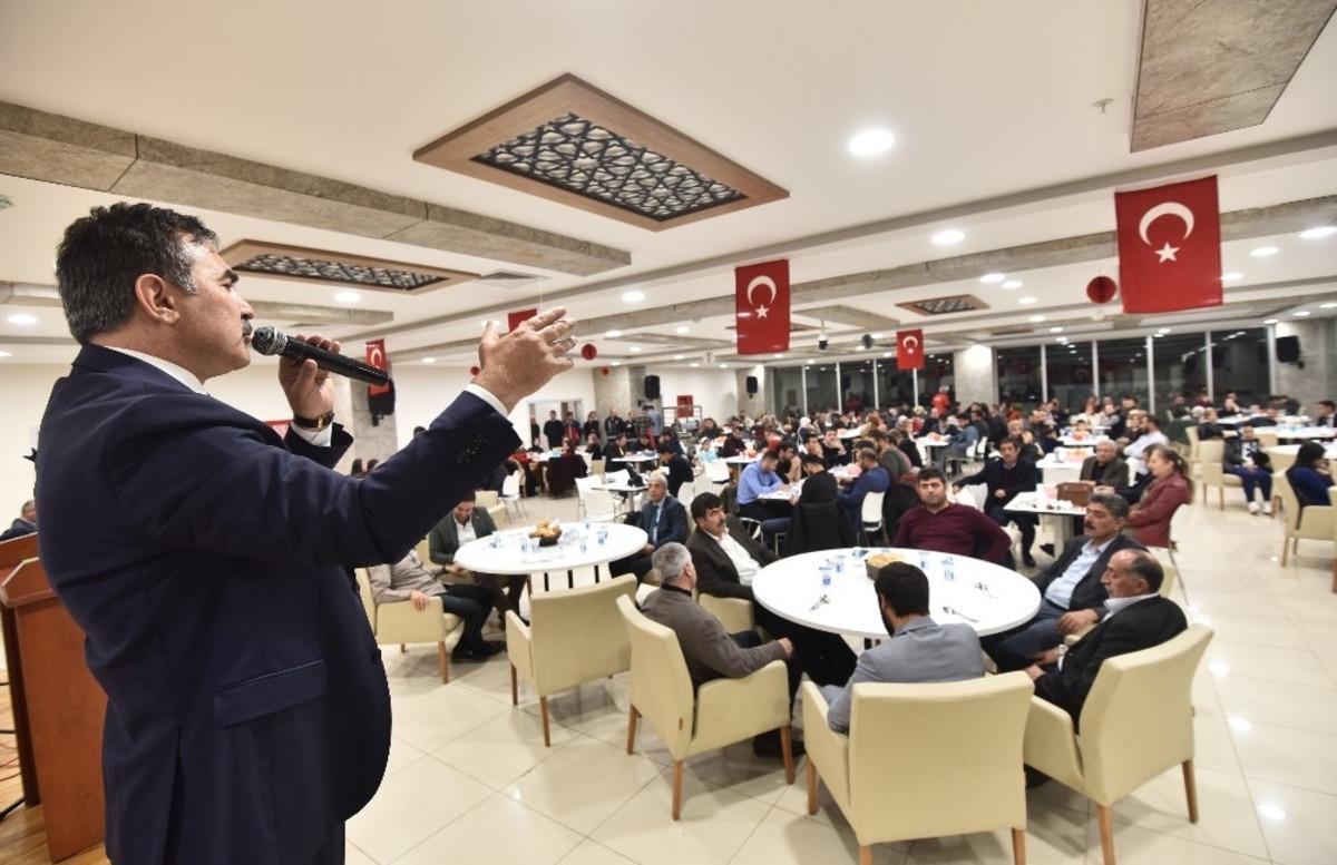 Ahlat Belediyesi &ouml;ğretmenleri yemekte ağırladı