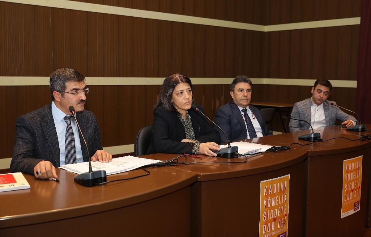 Atat&uuml;rk &Uuml;niversitesinde kadına y&ouml;nelik şiddet konuşuldu