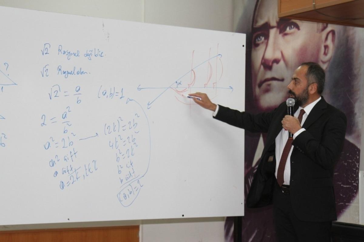 İlk ders Rekt&ouml;r Şevli&rsquo;den