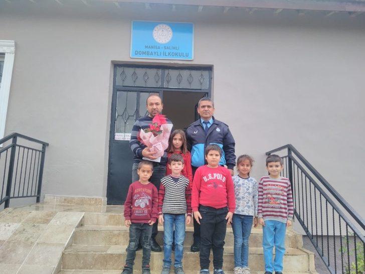 Eğitimci başkandan öğretmenlere çiçekli kutlama G2