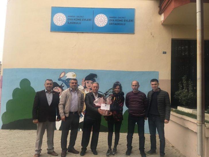 Eğitimci başkandan öğretmenlere çiçekli kutlama G4