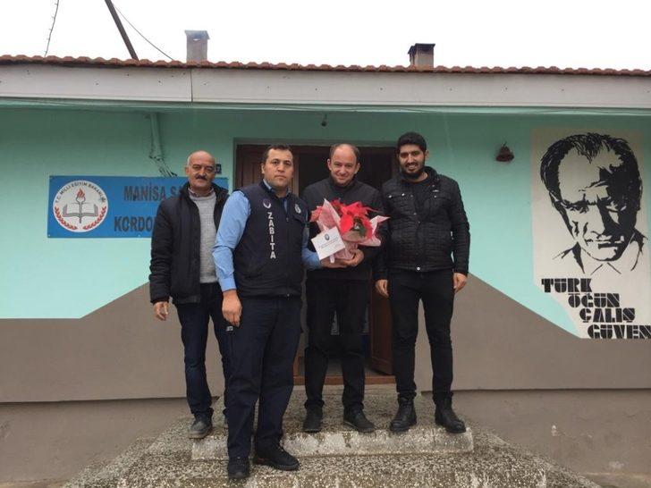 Eğitimci başkandan öğretmenlere çiçekli kutlama G5