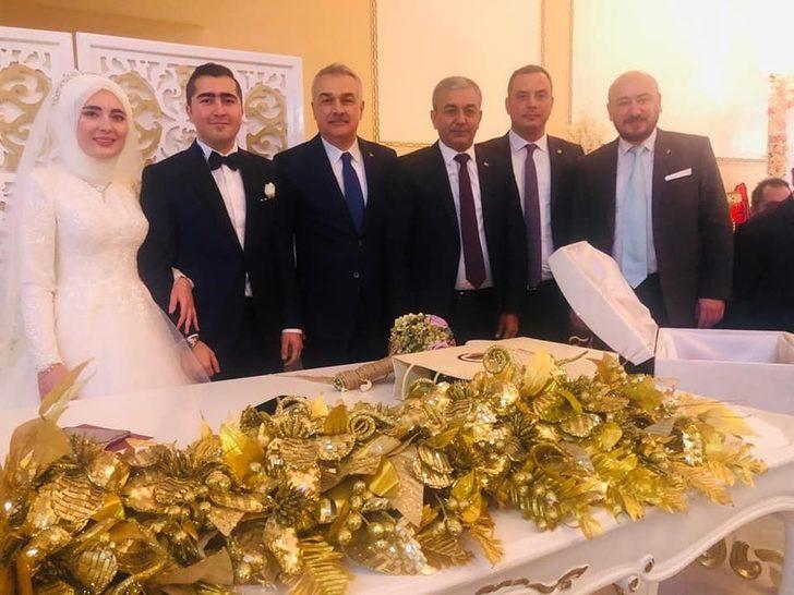 Vali Köşger’in oğlu dünya evine girdi G1