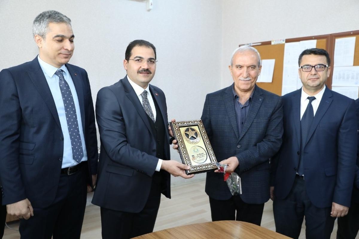 Haliliye Belediye Başkanı Canpolat: &ldquo;&Ouml;ğretmenlerimiz geleceğimizi yetiştiriyor&rdquo;