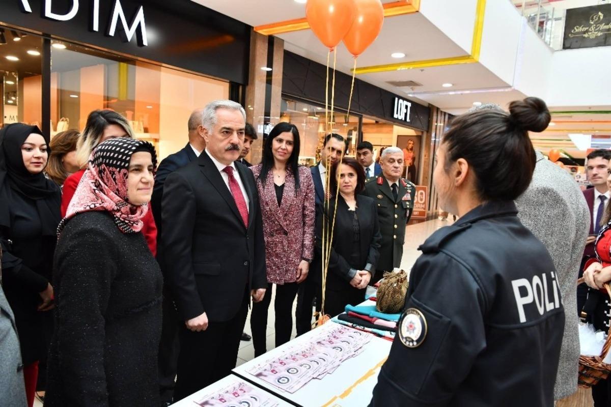 Isparta&rsquo;da &rsquo;Kadına Şiddete Karşı Sıfır Tolerans&rsquo; Sergisi