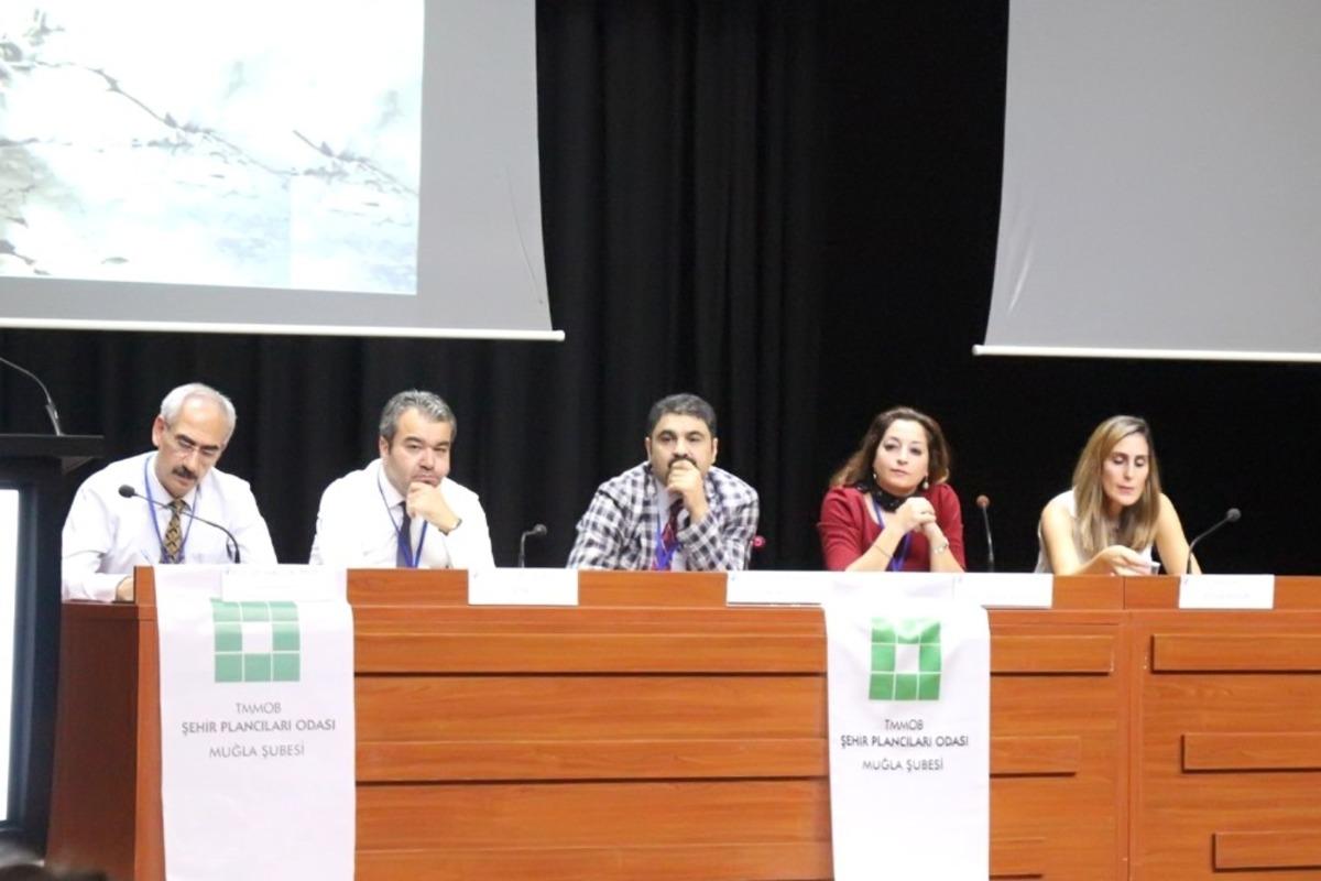 PA&Uuml;&rsquo;de &lsquo;Afet Y&ouml;netimi ve Kent Planlama&rsquo; paneli ger&ccedil;ekleştirildi