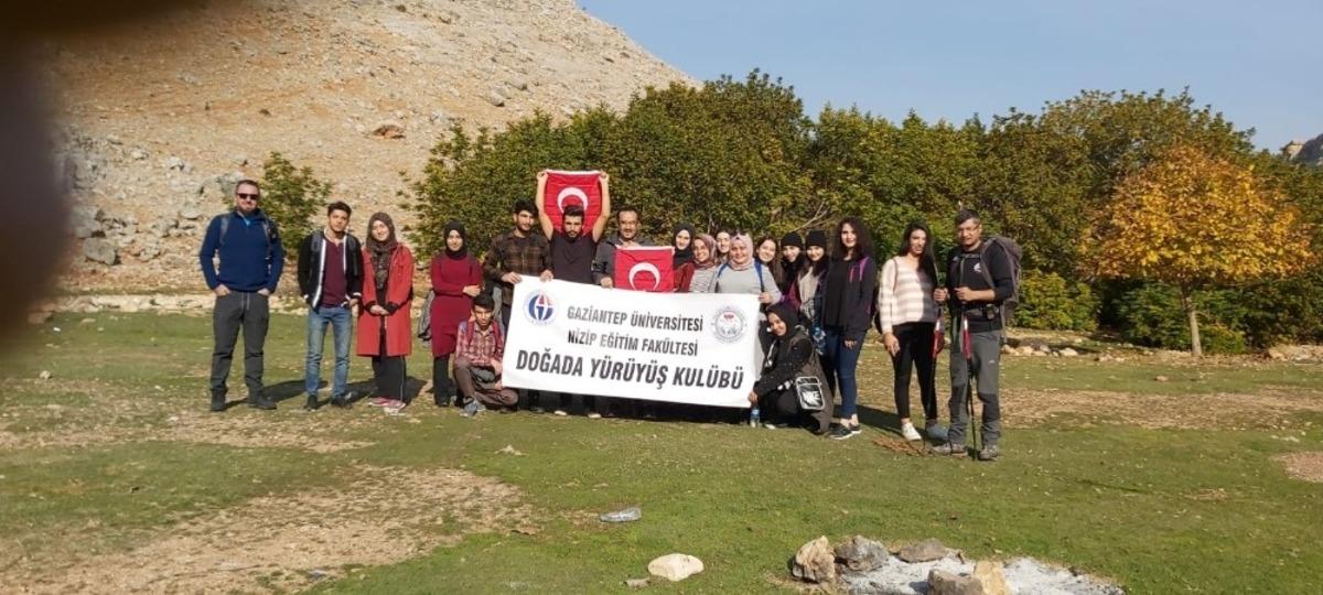 Doğada Y&uuml;r&uuml;y&uuml;ş Topluluğu &uuml;yeleri &Ouml;ğretmenler G&uuml;n&uuml; i&ccedil;in y&uuml;r&uuml;d&uuml;