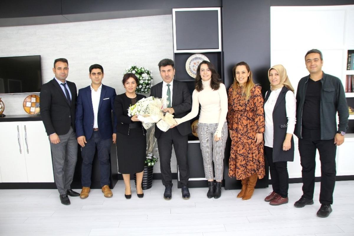 Rekt&ouml;r  Karacoşkun&rsquo;a &Ouml;ğretmenler G&uuml;n&uuml; Kutlaması