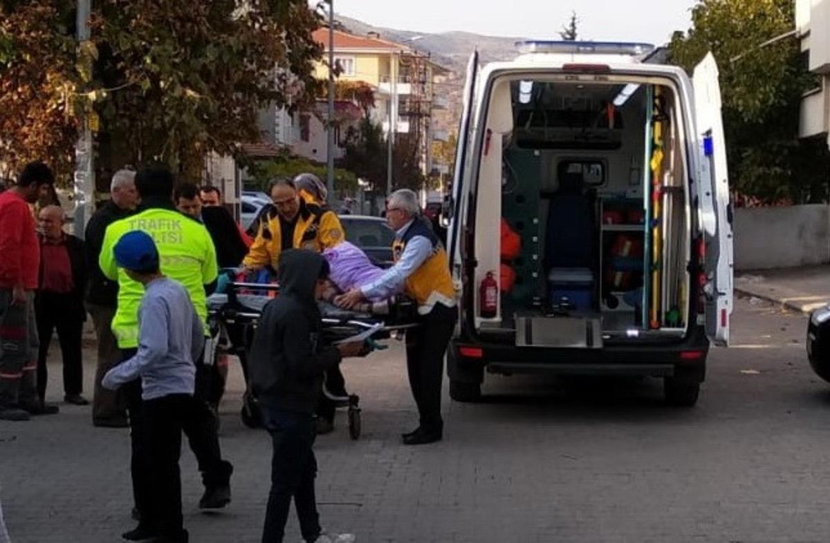 Hafif ticari ara&ccedil; ile bisiklet &ccedil;arpıştı: 2 yaralı