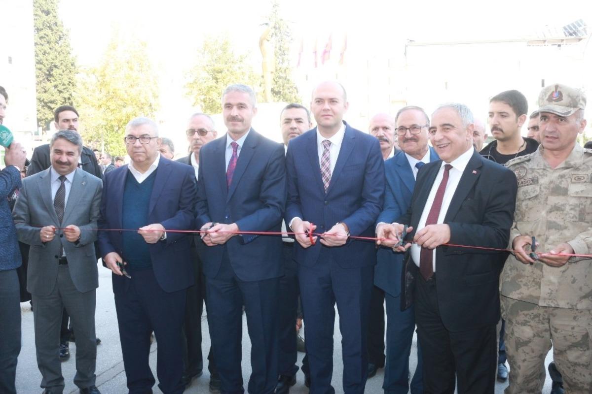 Adıyaman&rsquo;da Kitap G&uuml;nleri fuarının a&ccedil;ılışı yapıldı