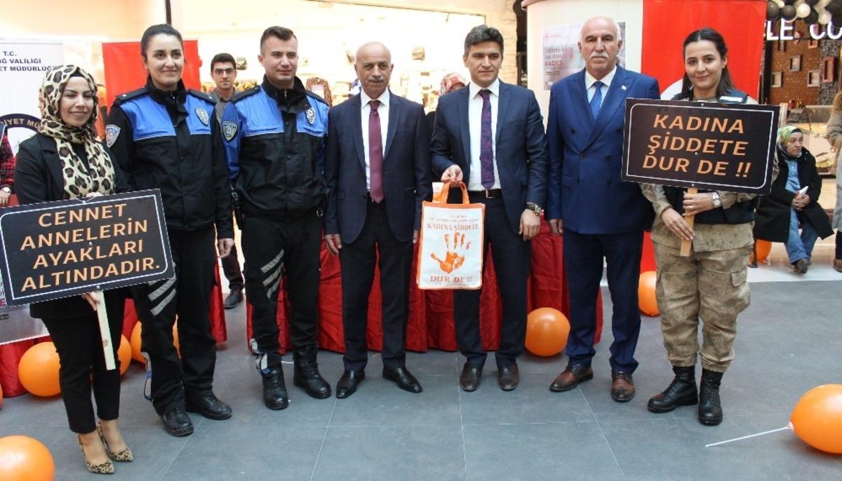 Elazığ&rsquo;da jandarma ve polisin katılımıyla &lsquo;Kadına Şiddete Hayır&rsquo; etkinliği