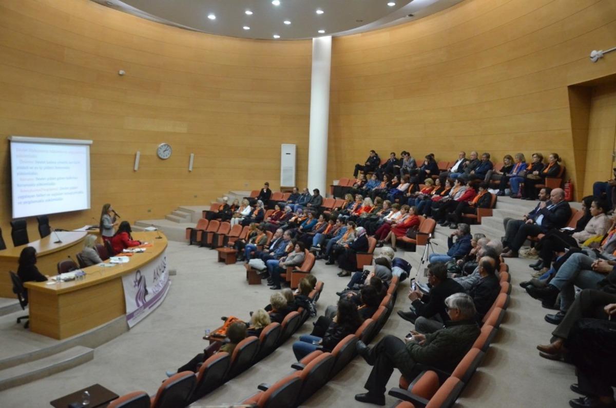 Akhisar&rsquo;da &lsquo;Kadına şiddete hayır&rsquo; paneli