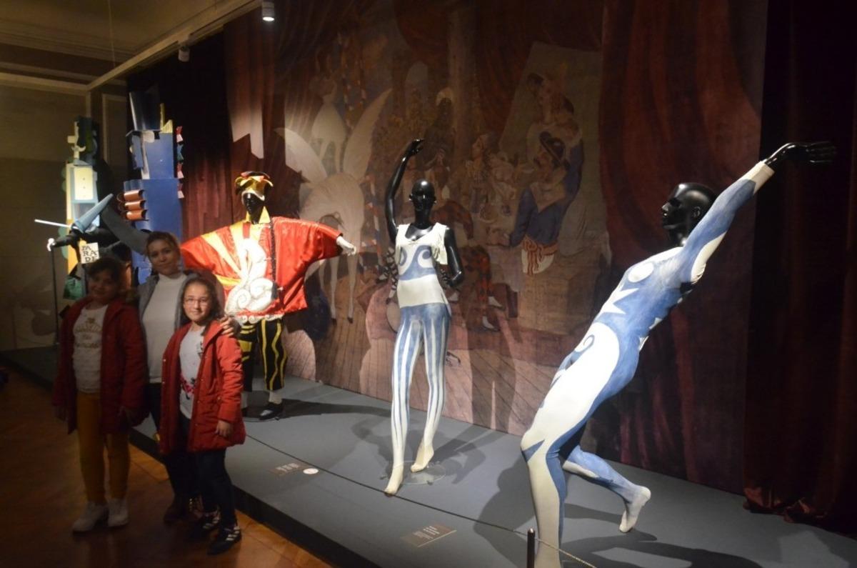 Akhisar Belediyesi &ccedil;ocukları sanatla buluşturmaya devam ediyor