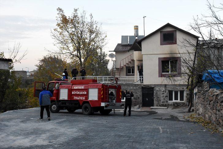 Kiracısının oturduğu evini ateşe verip kayalıklara çıktı G4