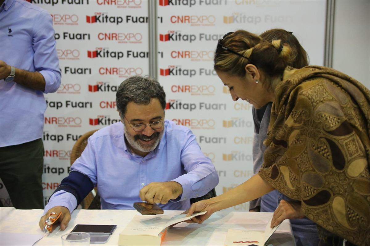 Yazar Ahmet &Uuml;mit, Mersin'de okurlarıyla buluştu