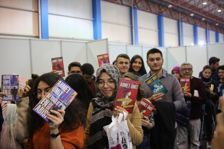 Yazar Ahmet Ümit, Mersin'de okurlarıyla buluştu G2
