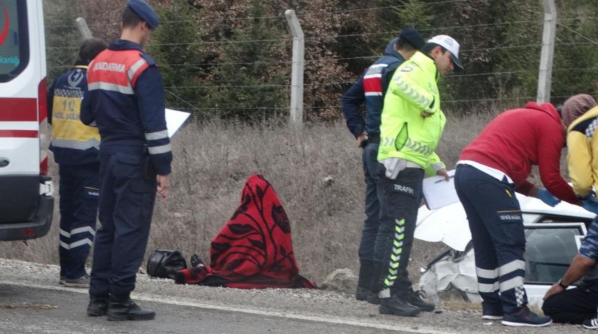 Yaralı üşümesin diye battaniye ile sardılar