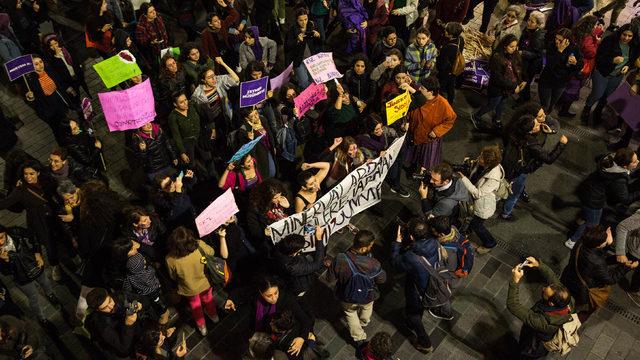 Kadınlar, kadına yönelik şiddete karşı yürüdü
