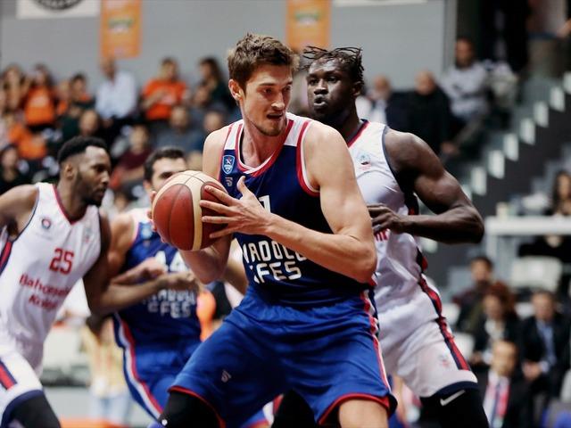 Efes ligde de tutulmuyor!