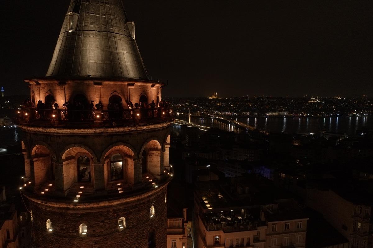 İstanbul 'Kadına y&ouml;nelik şiddetle m&uuml;cadele' g&uuml;n&uuml; i&ccedil;in turuncuya b&uuml;r&uuml;nd&uuml;