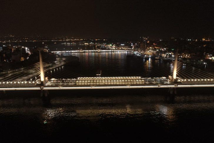 İstanbul 'Kadına yönelik şiddetle mücadele' günü için turuncuya büründü G3