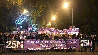 İspanyollar kadına yönelik şiddete karşı meydanlara indi