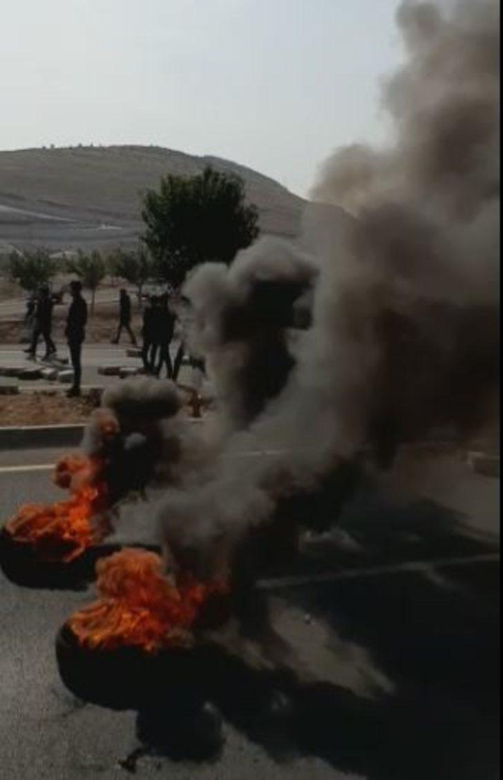 Yer: Şanlıurfa! Öğrenciler lastik yakıp yol kapattı G5