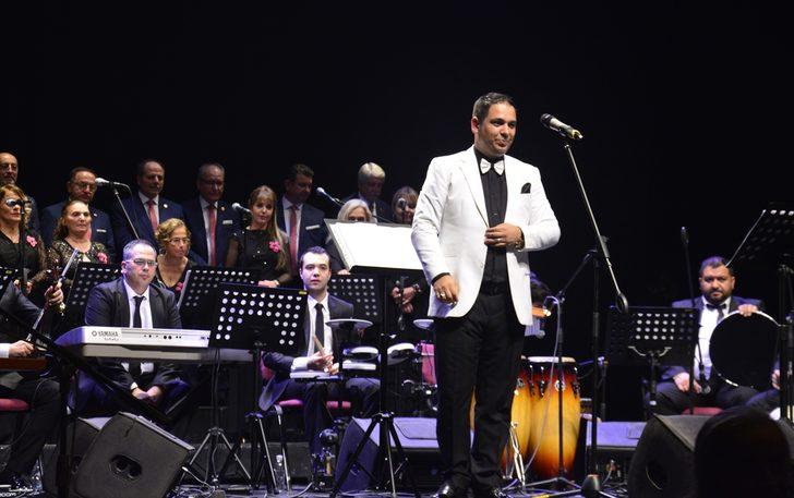 Bursa'da muhtarlar korosundan "Mühürden Notaya" konseri G1