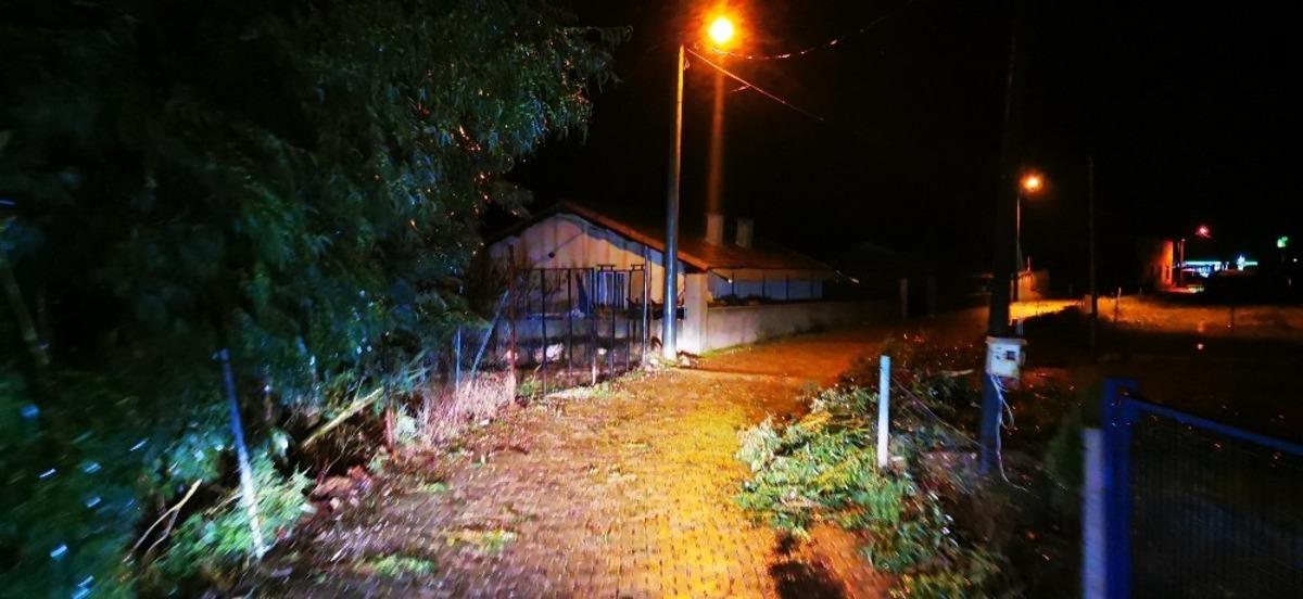 Marmaris&rsquo;te yağış ve fırtına hayatı olumsuz etkiliyor