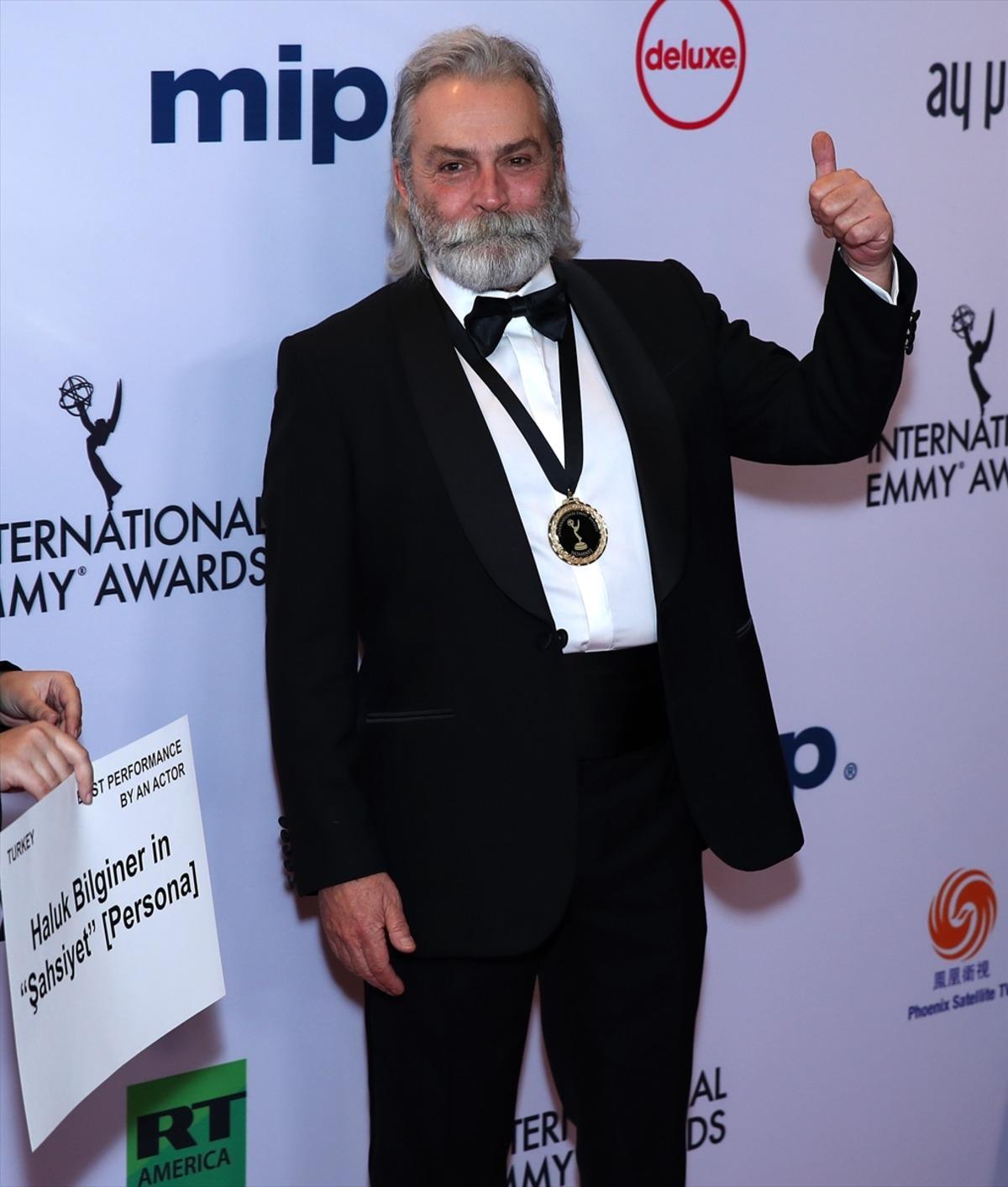 Haluk Bilginer, 47. Uluslararası Emmy &Ouml;d&uuml;lleri'nde Şahsiyet dizisindeki performansıyla en iyi erkek oyuncu se&ccedil;ildi